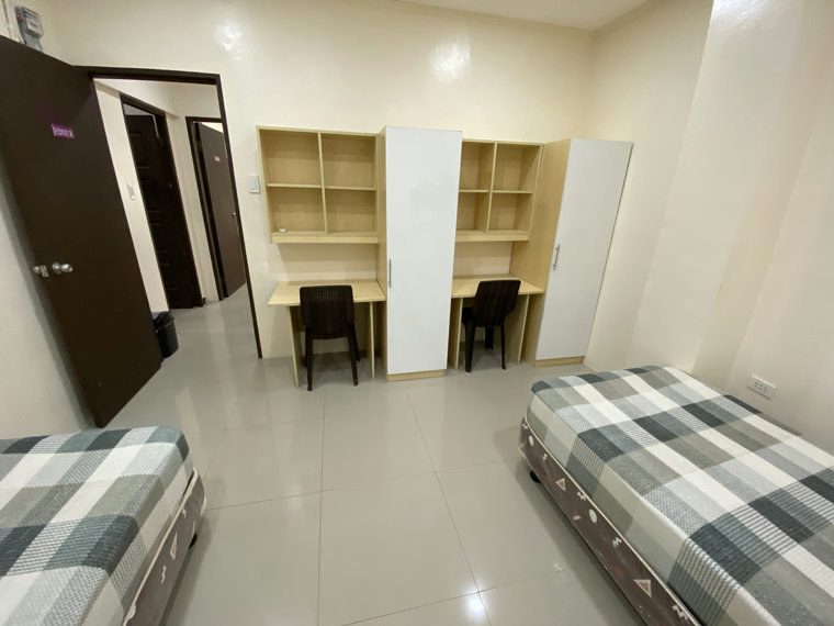 CG バニラッドキャンパス4人部屋平置きベッド2台×2部屋＋共有スペース