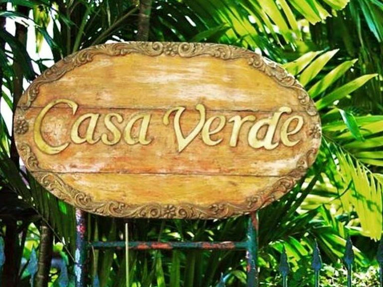 Casa Verde本店の看板