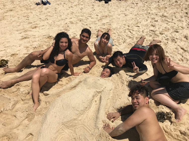 友達とビーチへ