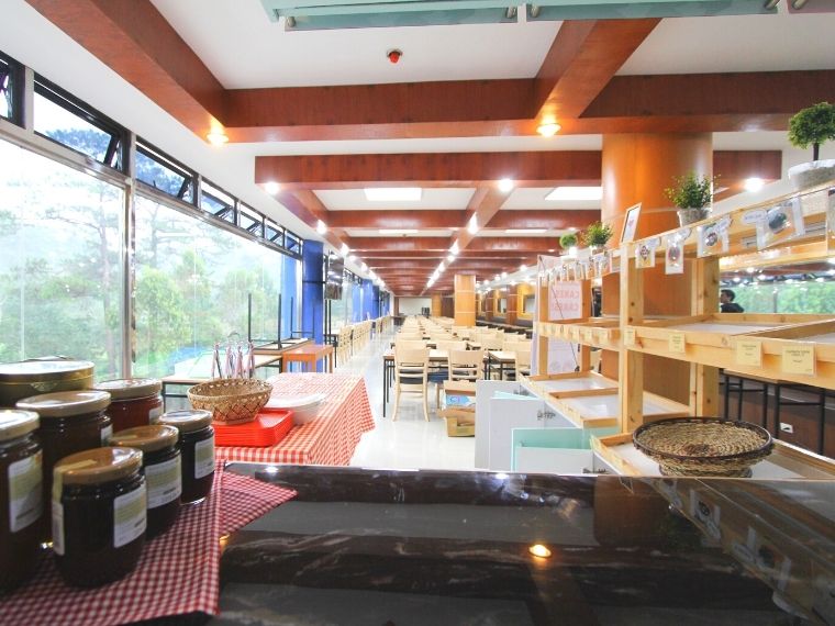 PINES Main Speaking Campusのカフェテリア