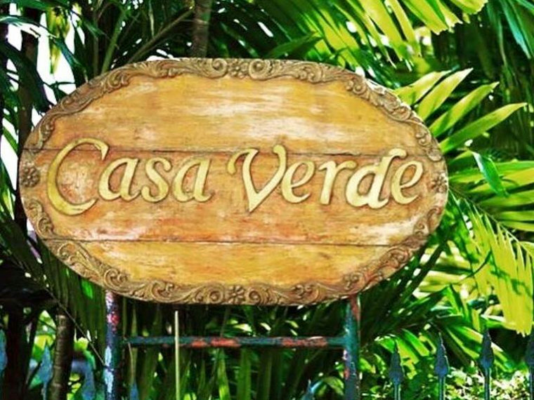 Casa Verde本店の看板