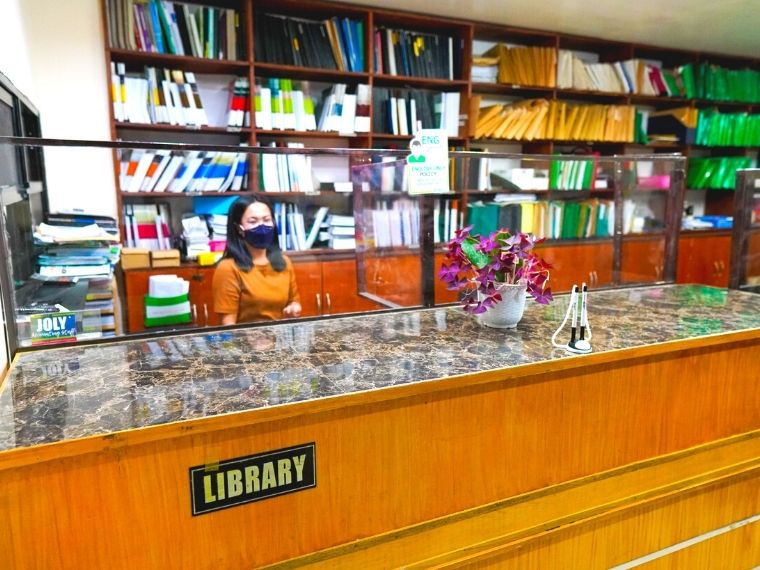 PINESの図書館