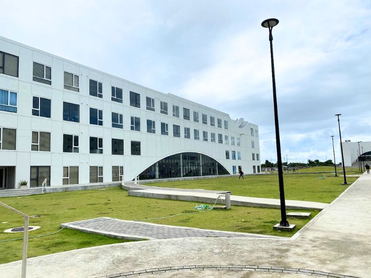 LCIC・ラプラプセブ国際大学の学校外観